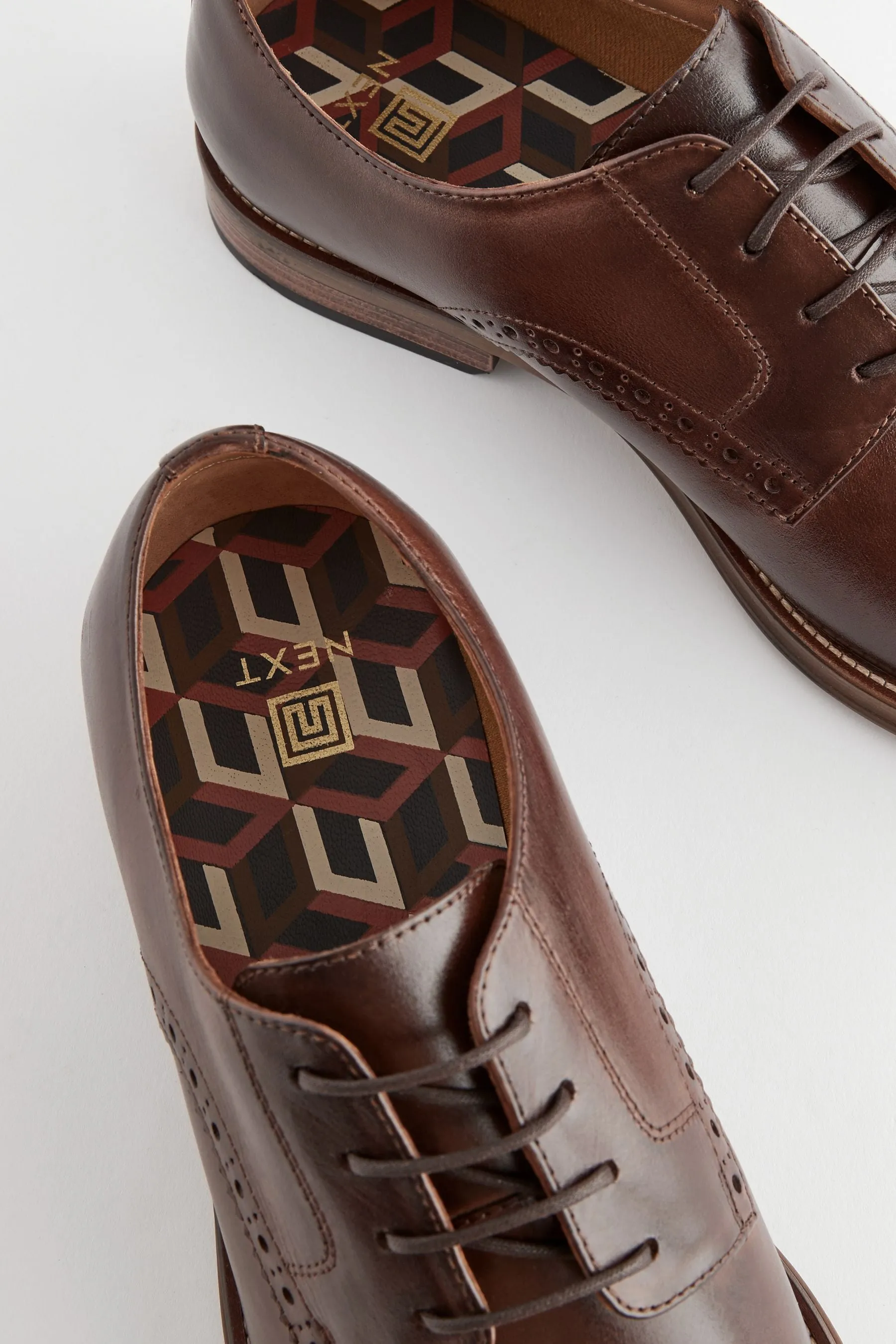 Scarpe Derby in pelle con suola a contrasto    